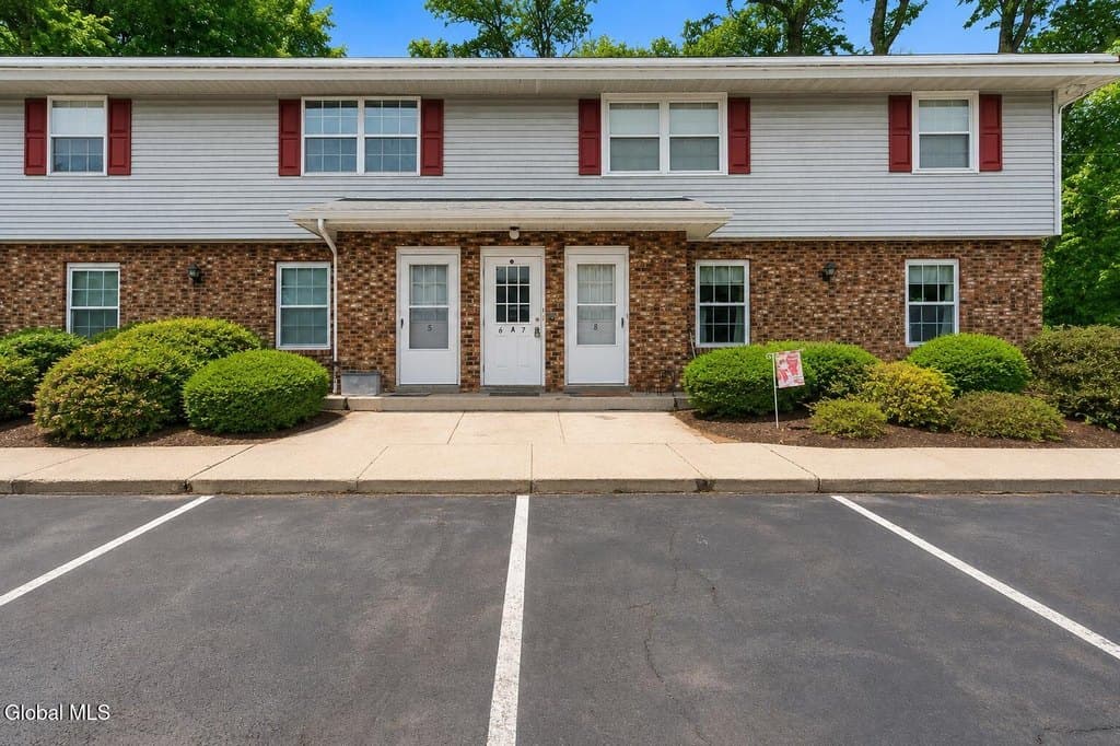 25A Pine Ln Apt 6