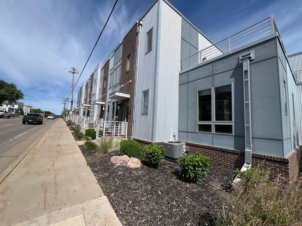 220 E 14th St
