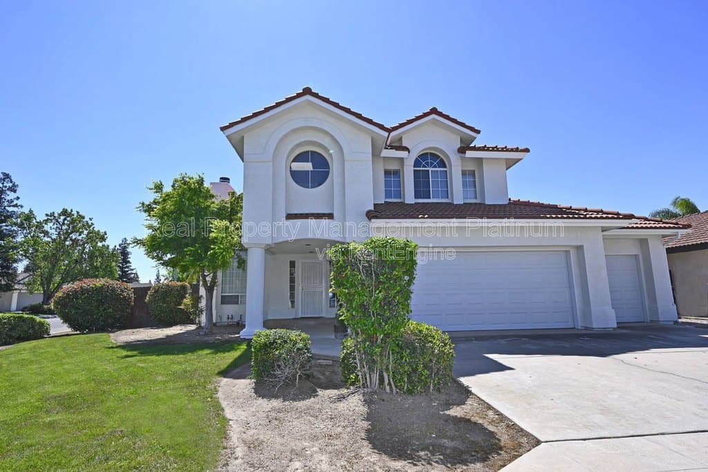2233 E Christopher Dr