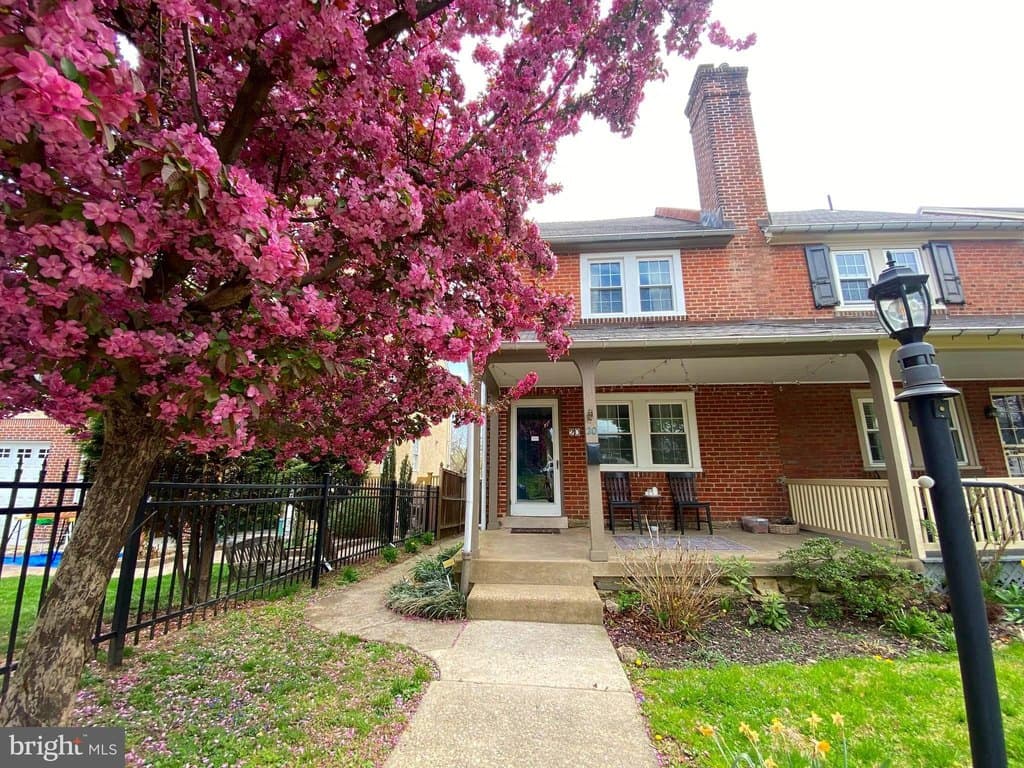 20 E Abington Ave