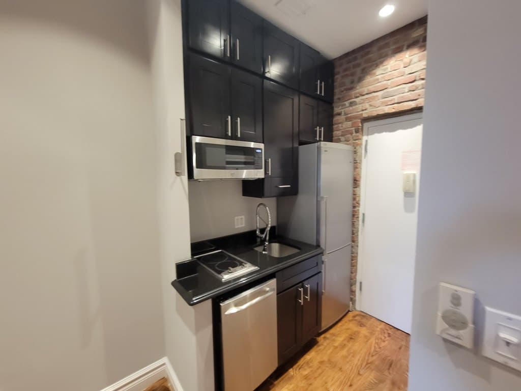 234 W 14th St Apt 4C