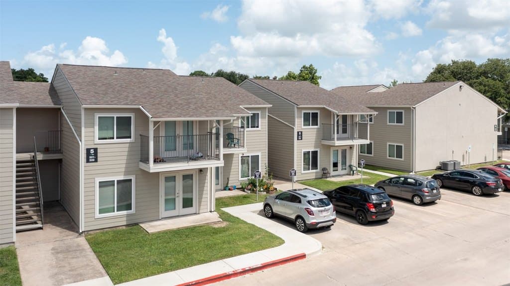 2008 Sam Houston Dr