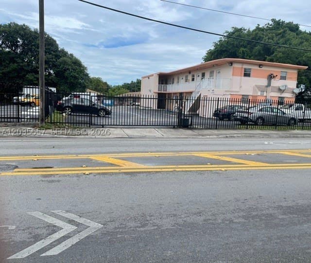 2751 NW 46th St Apt 11
