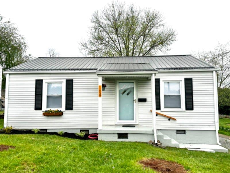 104 S North St