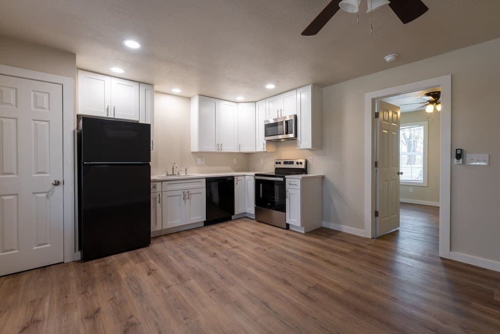 613 W Madison