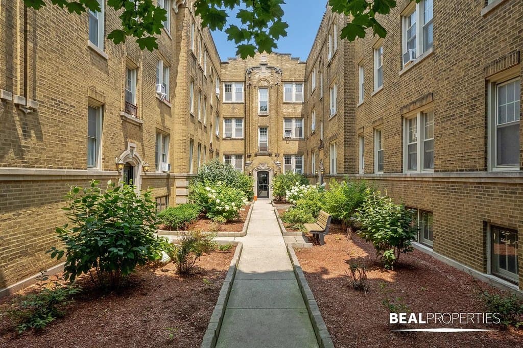 2100-2112 W. Ainslie-4908-4910 N. Hoyne Chicago, IL 60625