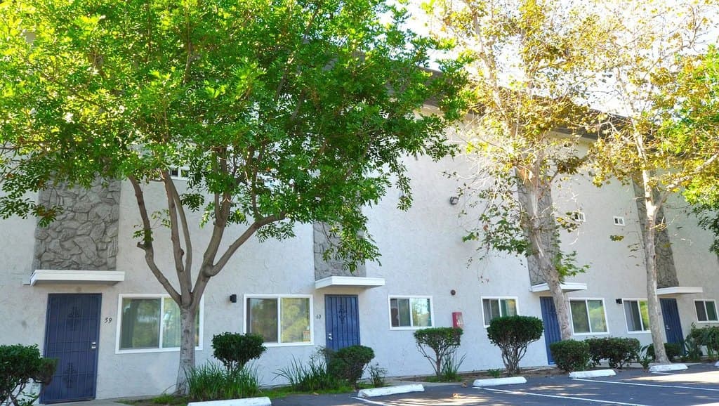 Vista Capri Apartments in Kearny Mesa