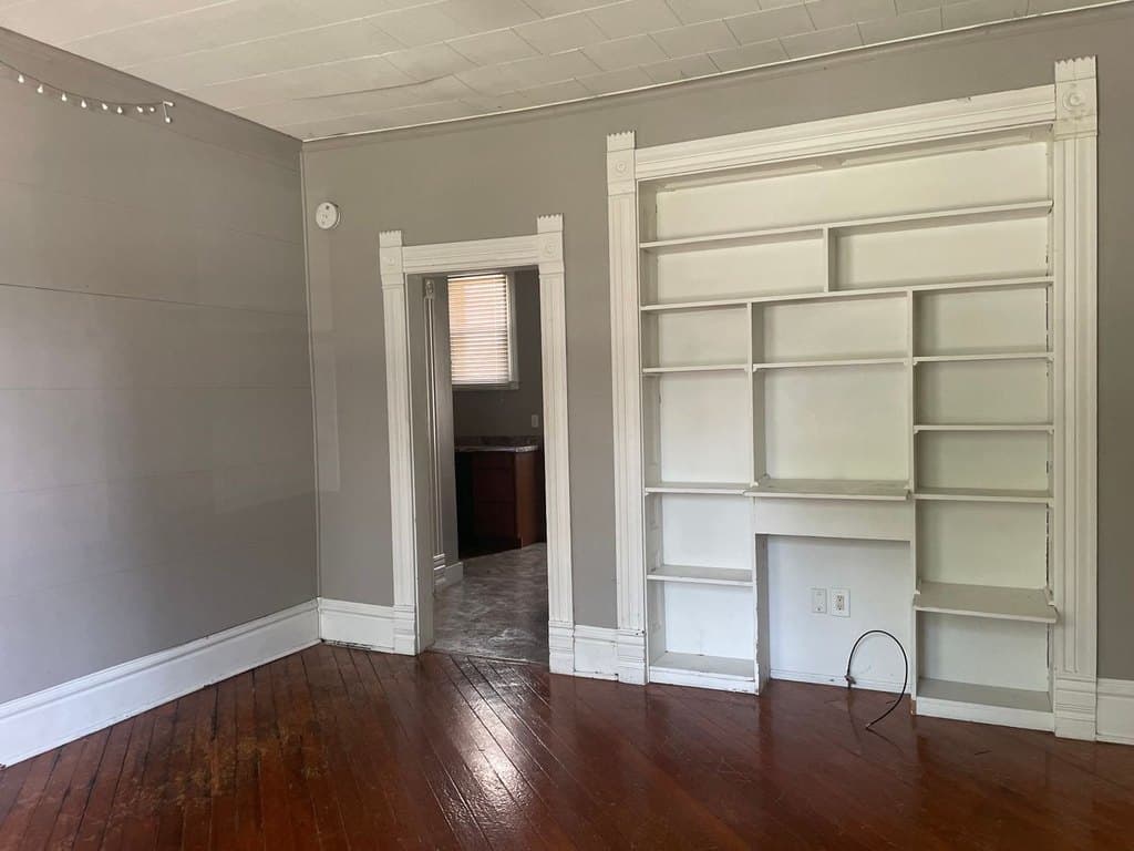 906 E Burlington Apartments!