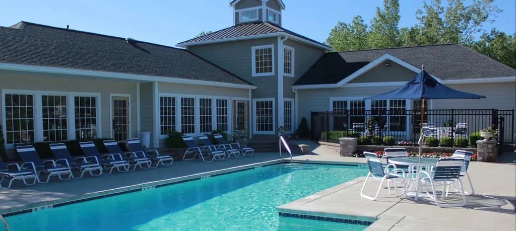 Country Club Manor