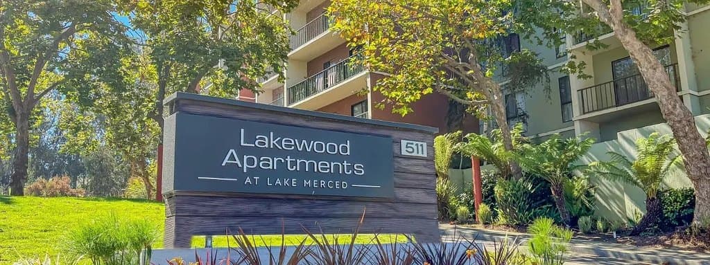 Lakewood Apartments At Lake Merced