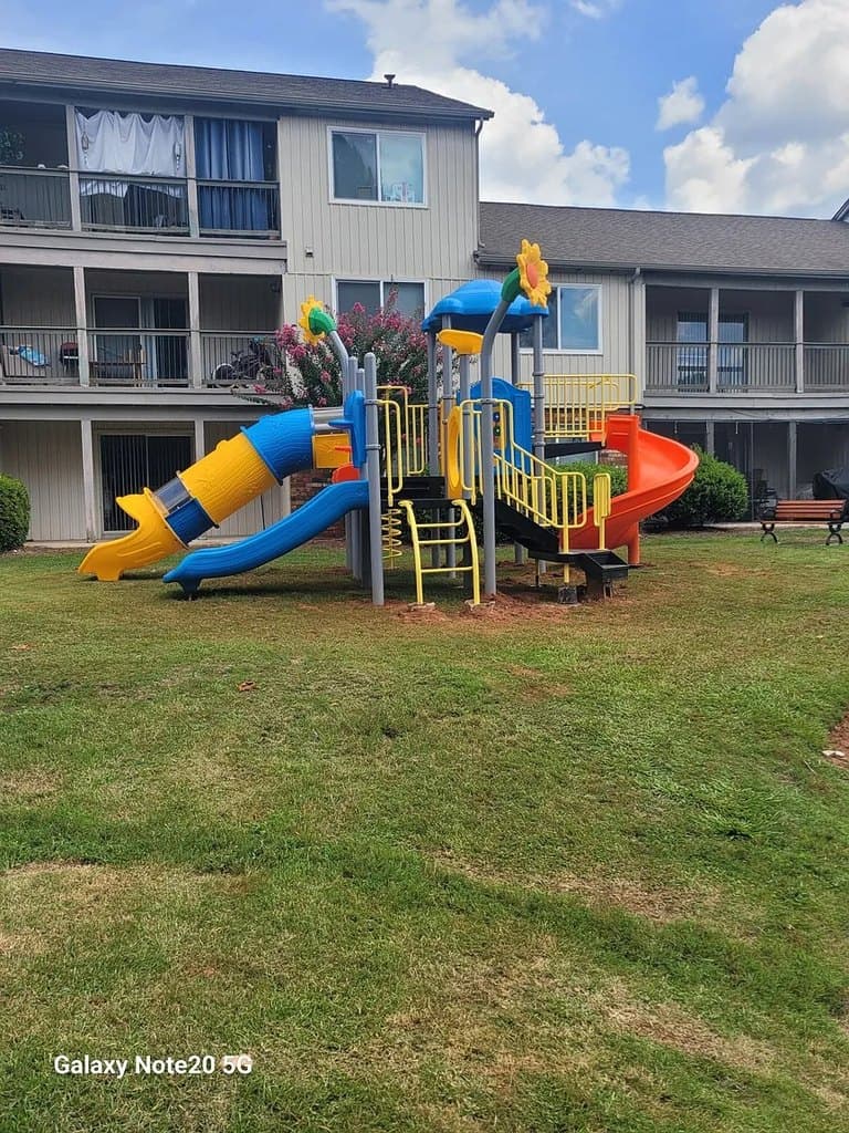 Westside Commons Apartments