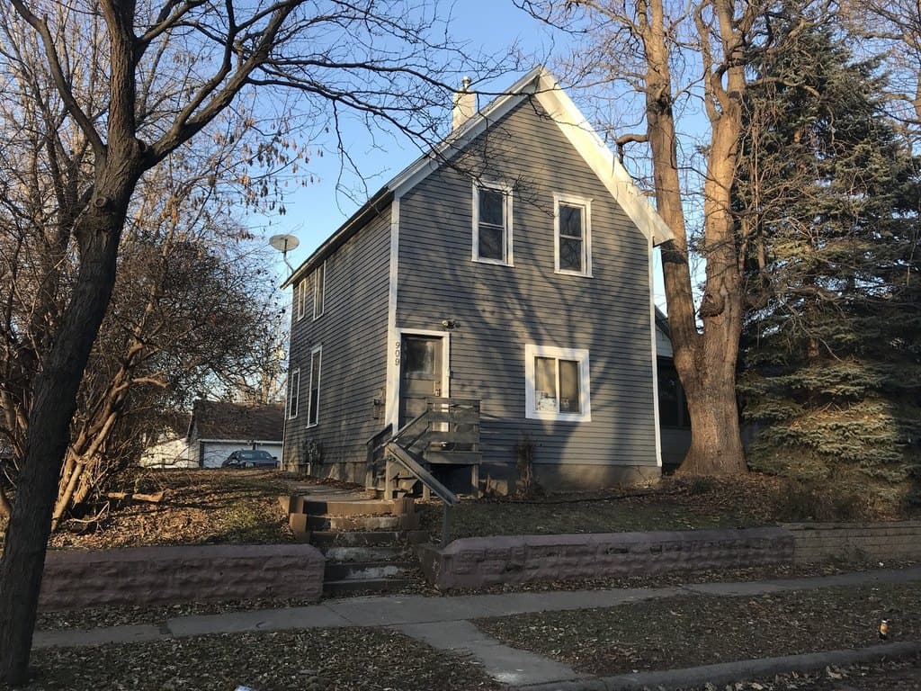 909 Margaret St
