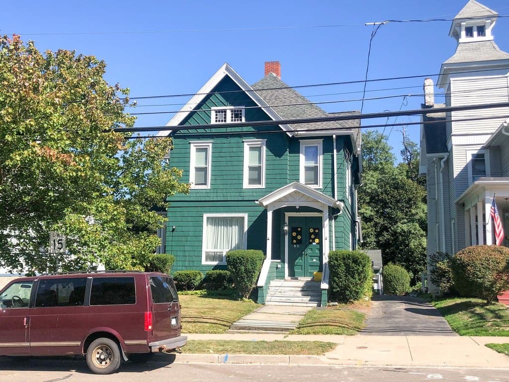 Perfect House in a Perfect Location, 7 BR!