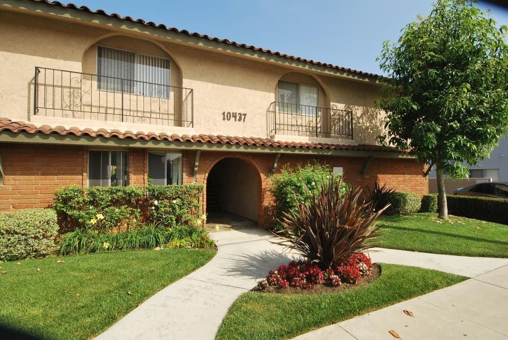 LA REINA AVE. APARTMENTS