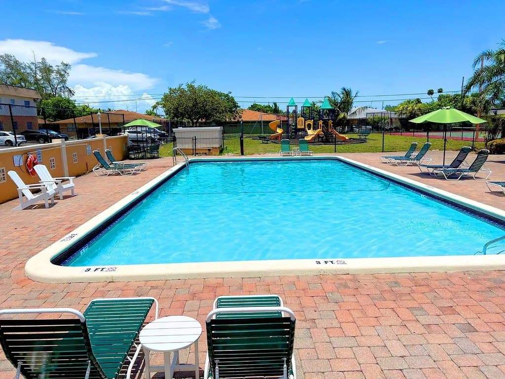 Pompano Palms Apartments