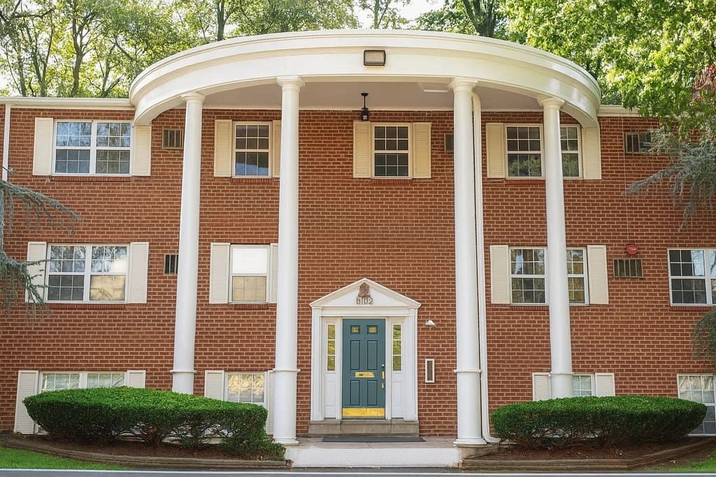 Parkside Manor