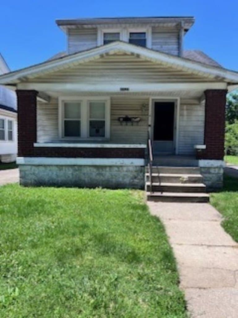 1122 Larchmont Ave