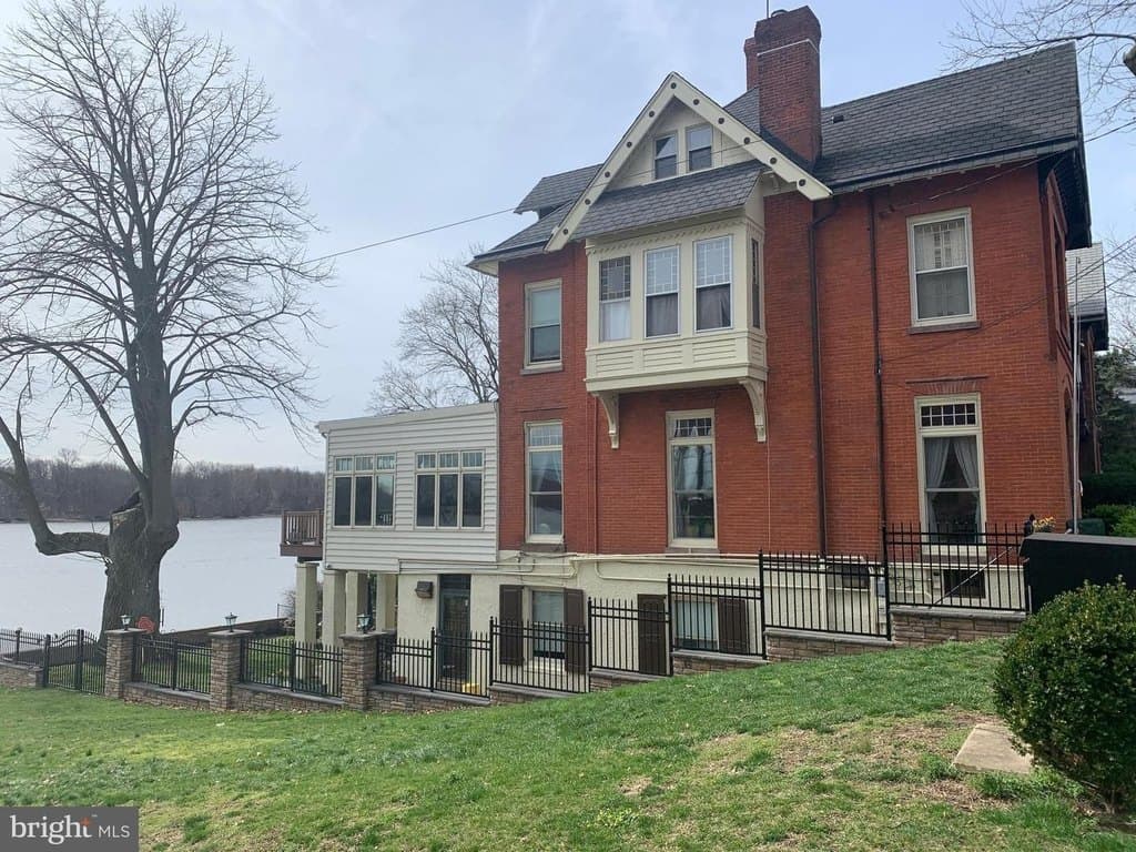 256 Radcliffe St
